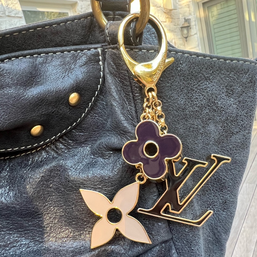 Louis Vuitton Fleur De Monogram Bag Charm - Picture 8 of 8